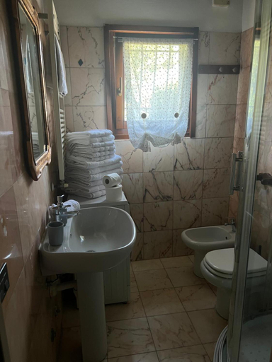 Bathroom 2, Villa Broglia House, Verona