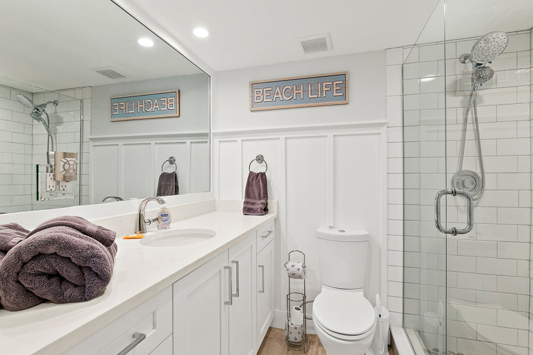 Bathroom 3, Pelican, Volusia