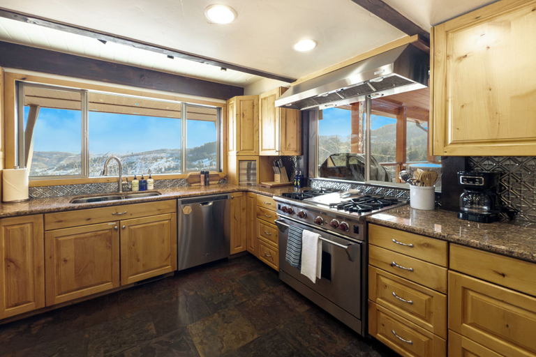 Interior 5, Cozy Rustic Escape, Summit