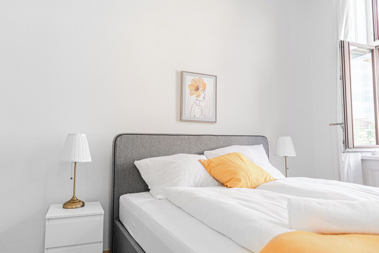 Room 5, 4 Apartments Near AKH Hospital Sleeps 19, Wien