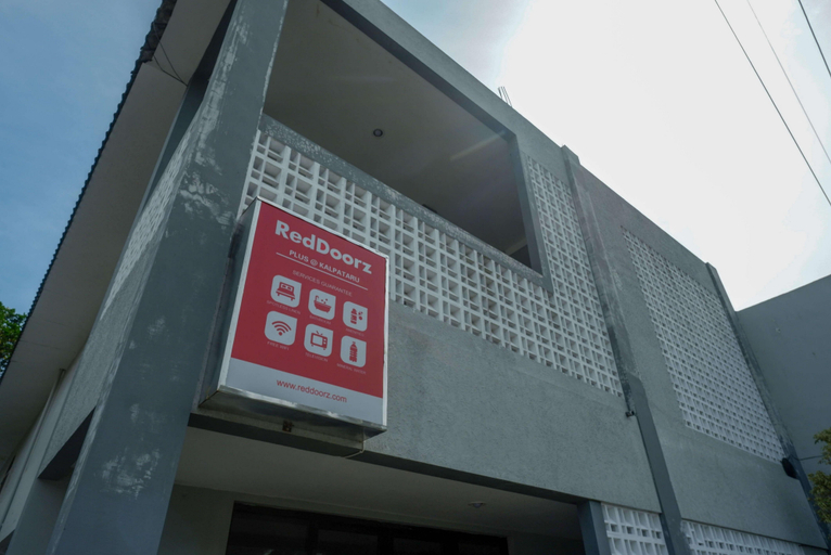 Exterior & Views 2, RedDoorz Plus @ Kalpataru, Malang