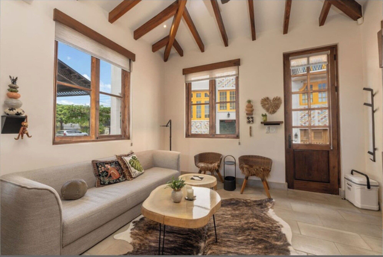 Living area 3, Bright, Modern Home with Beach Club Access and Walking Distance to the Beach, Santa Cruz