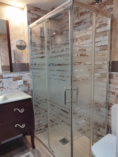 Bathroom 3, Hostal Casa Blanca, Sevilla