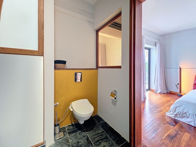 Bathroom 4, Blue Waves by dodo et Croissant