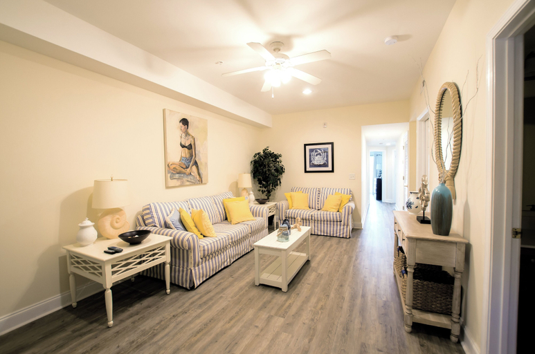 Interior 5, Coconut Grove - 403, Horry