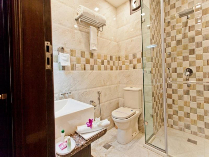 Bathroom 3, Hotel Krishnam Vrindavan – Near Banke Bihari Temple, Mathura