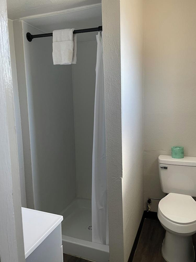Bathroom 3, Artesia Inn, Eddy