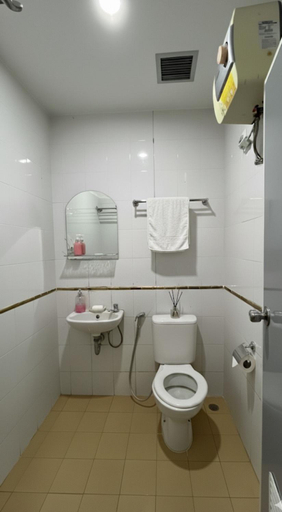 Bathroom, Apartement Malioboro City Bintang Tiga, Sleman