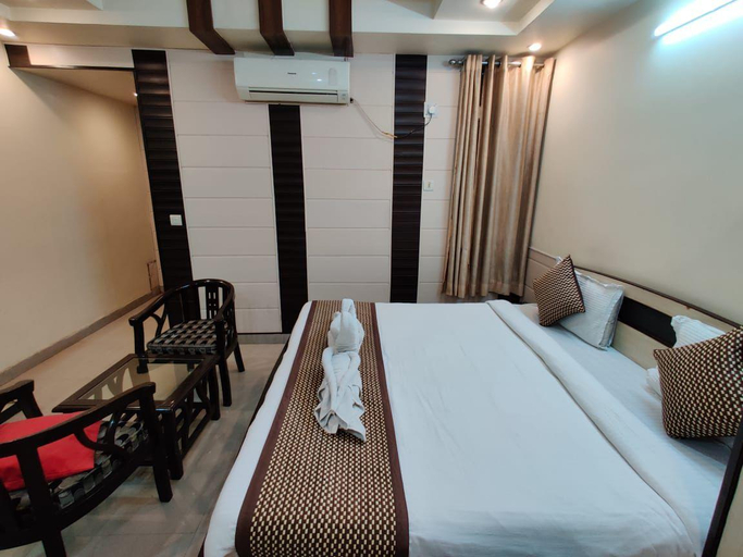 Bedroom 5, Hotel Holy Basil, Hardwar
