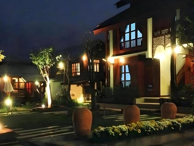 Exterior & Views