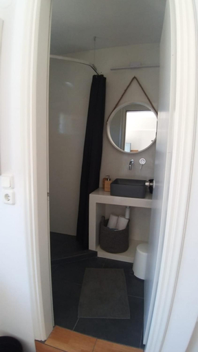 Bathroom 2, Pavezzo, South Aegean