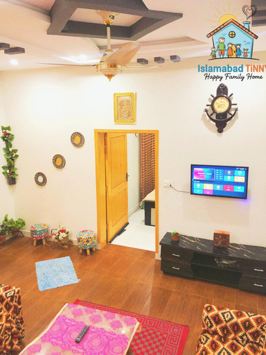 Shared lounge/TV area 5, Islamabad Tinny Happy Family Home, Islamabad