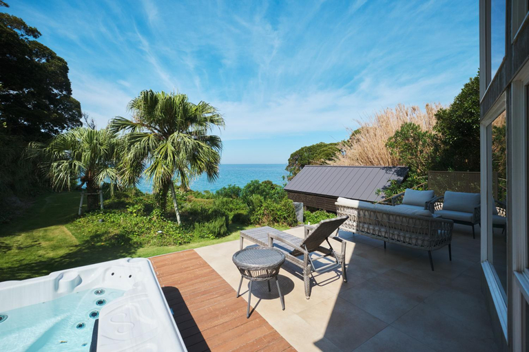 Others 3, Monterey House by SANA, Tateyama