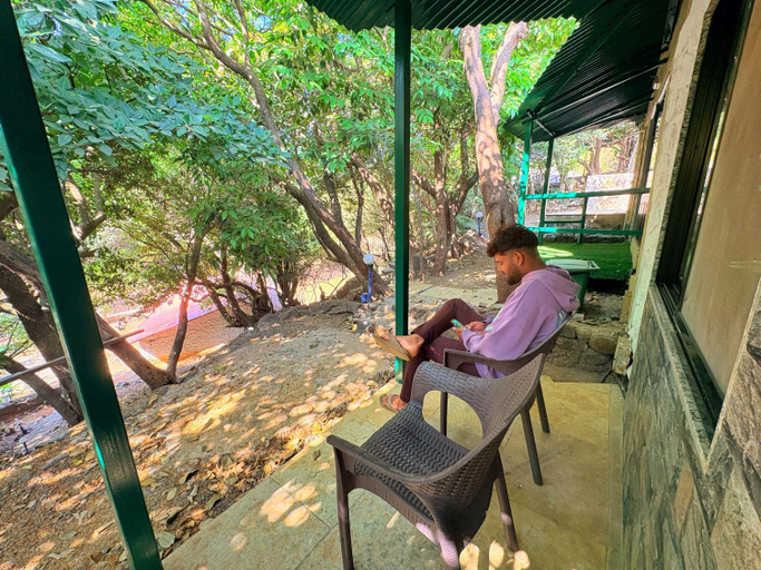 Others 4, Captans Stay, Pune