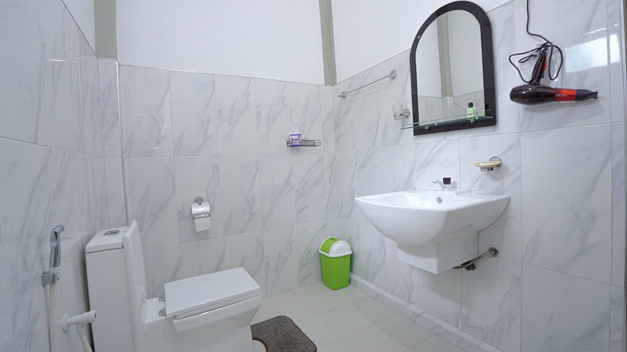 Bathroom 2, Sigiri Dilu Villa, Dambulla