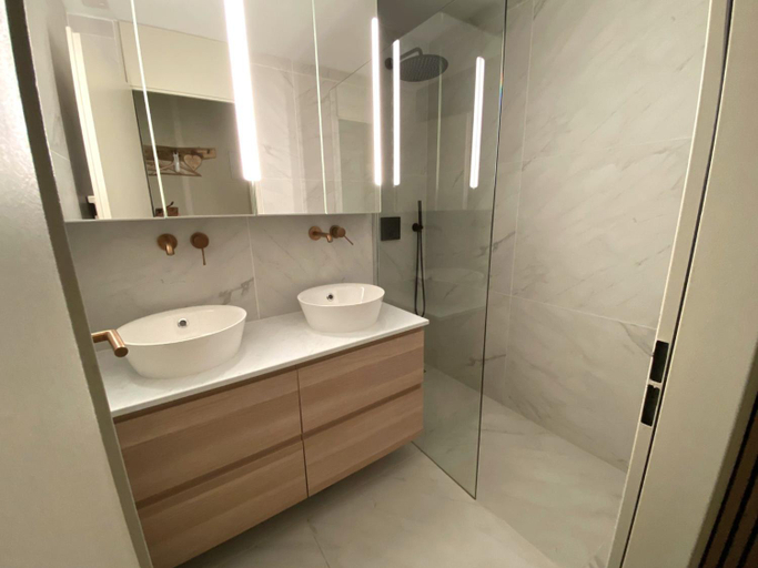 Bathroom 3, Larchenwald 1703, Leuk