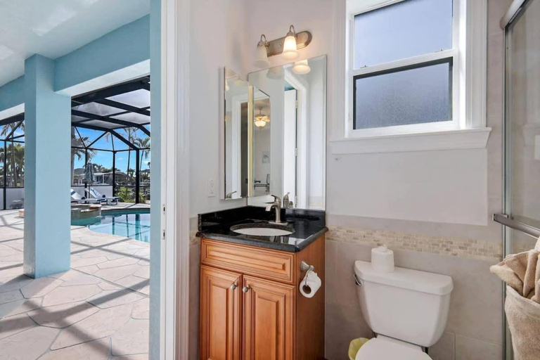 Bathroom 3, Villa Sunshine, Lee