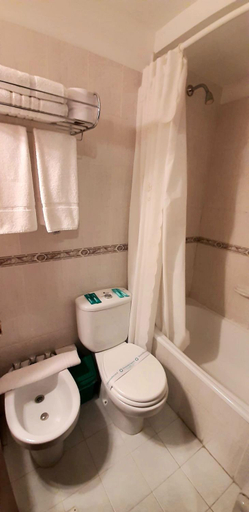 Bathroom 3, Patagonia Apart Hotel, Biedma
