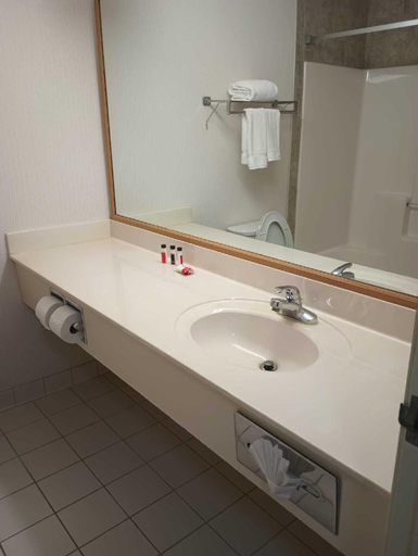 Bathroom 3, Miriam Hotel, Burleigh