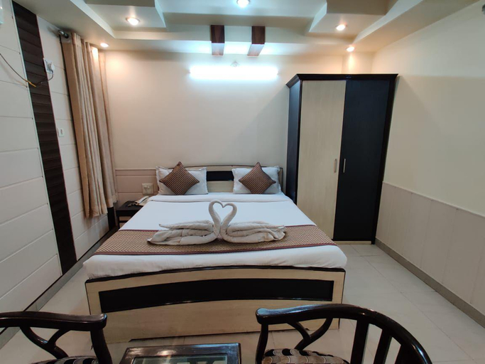 Bedroom 4, Hotel Holy Basil, Hardwar