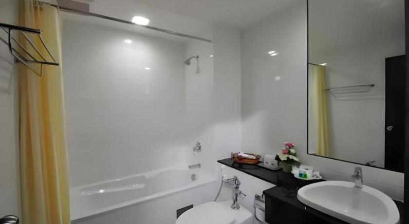 Bathroom, The Flora May Resort, Muang Songkhla