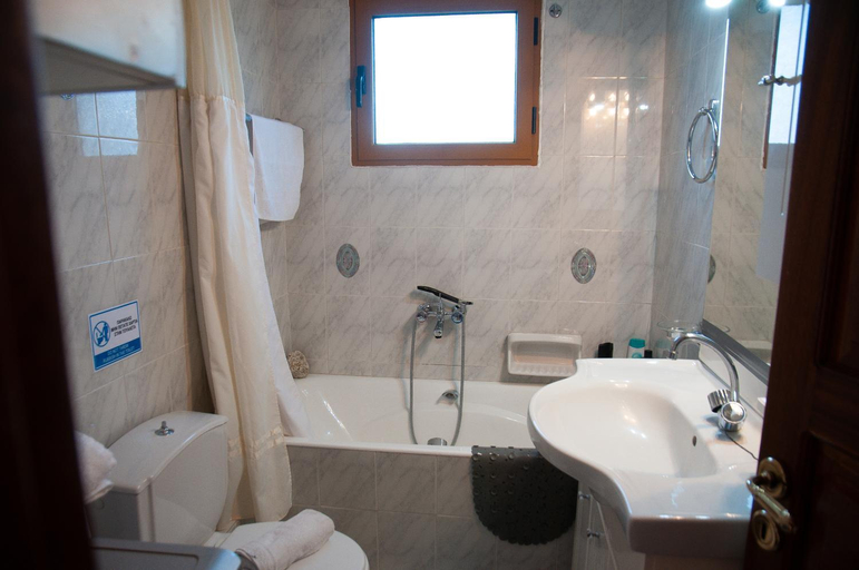 Bathroom 3, Stratigato Garden Getaway near Chios Town, North Aegean