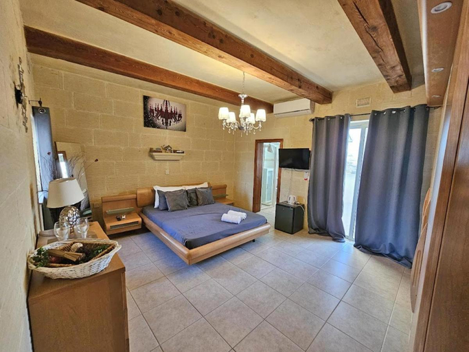Others 5, Villa Ambrose Village