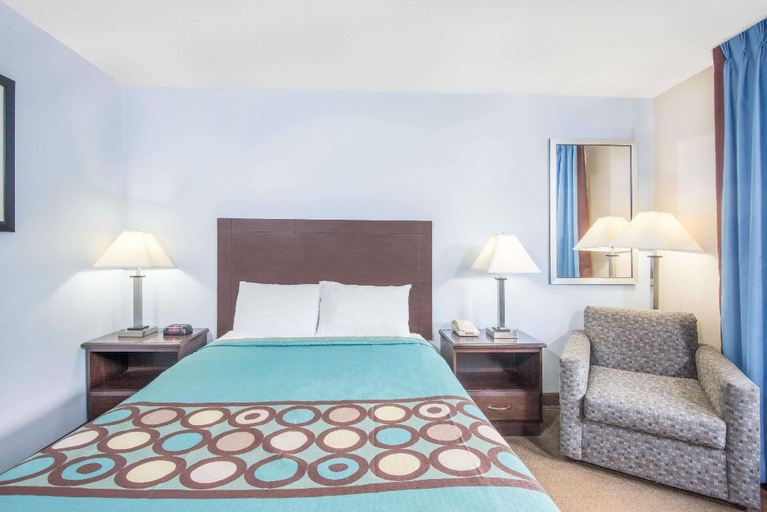 Bedroom 3, Super 8 by Wyndham Cleveland, Lorain