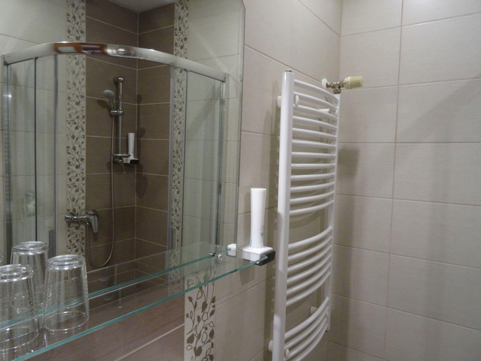 Bathroom 5, Fortuna Hotel, Miskolci