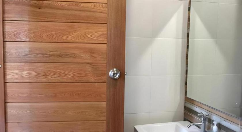 Bathroom 3, The Lofts Eco, Sung Noen