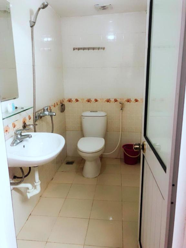 Bathroom, khach san phuong dong, Cầu Giấy