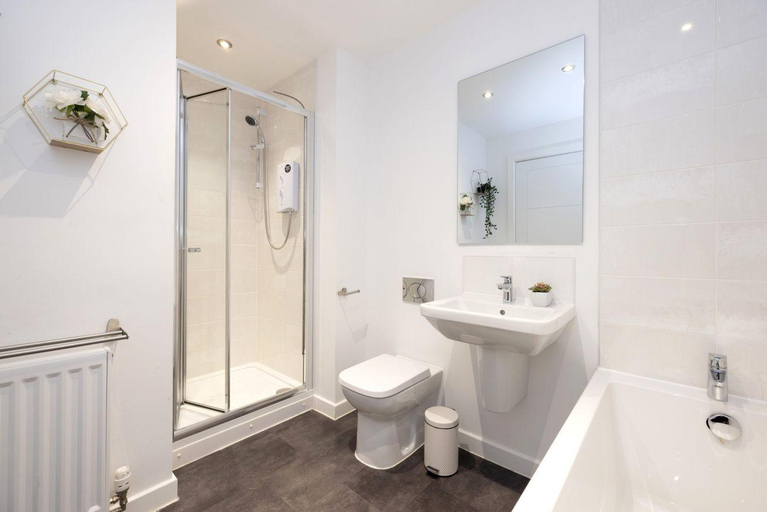 Bathroom 4, Stylish House with Garden & Parking, Glasgow