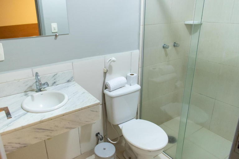 Bathroom 3, Hotel Central, Lins