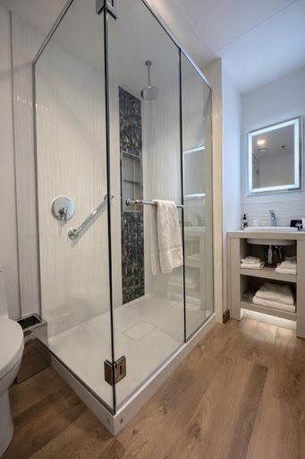 Bathroom 4, Chateau Morritt, Les Laurentides