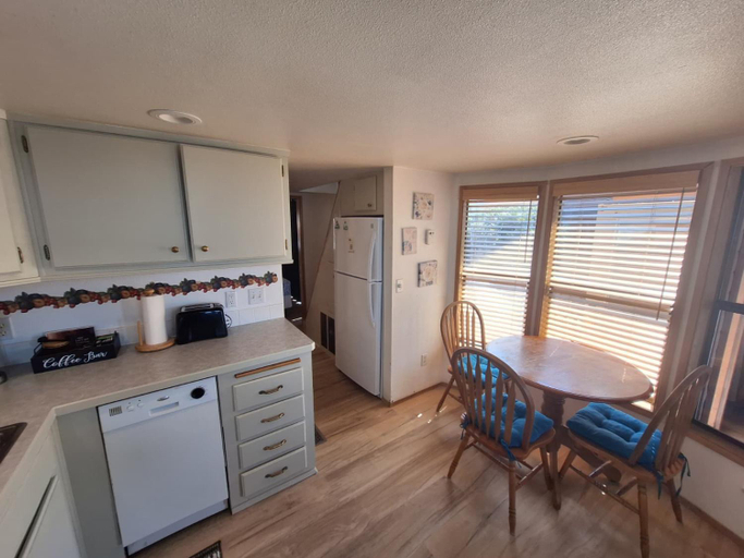 Others 5, Oceanfront Cabin 3 w Jacuzzi Pet Friendly, Del Norte