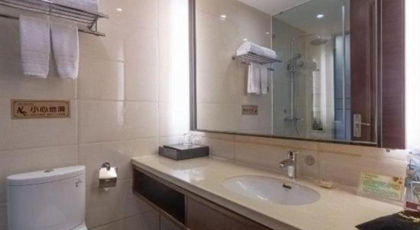 Bathroom 3, Qingdao Minlian Kaixuan Hotel, Qingdao