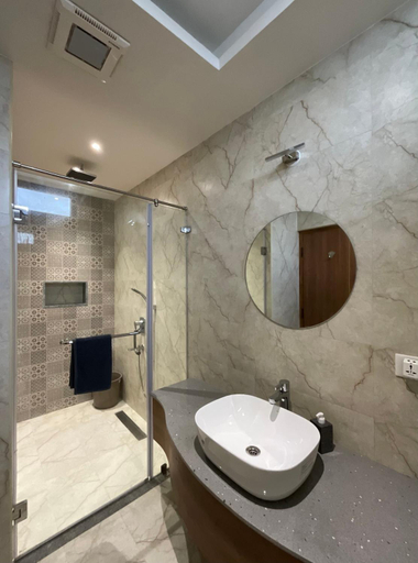 Bathroom 3, Golden Creeper, Luxe villa, Dindigul