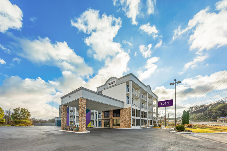 Exterior & Views 1, Spark by Hilton Kodak, Sevier