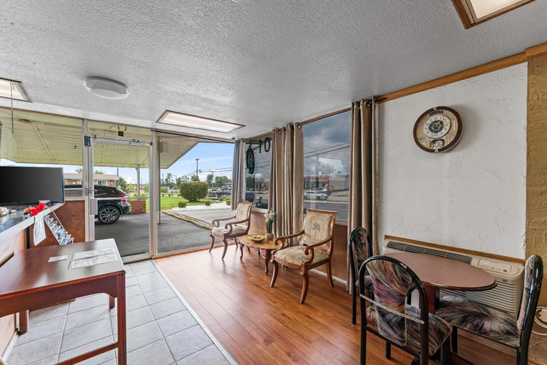 Others 5, Guest Inn Rogers, Benton