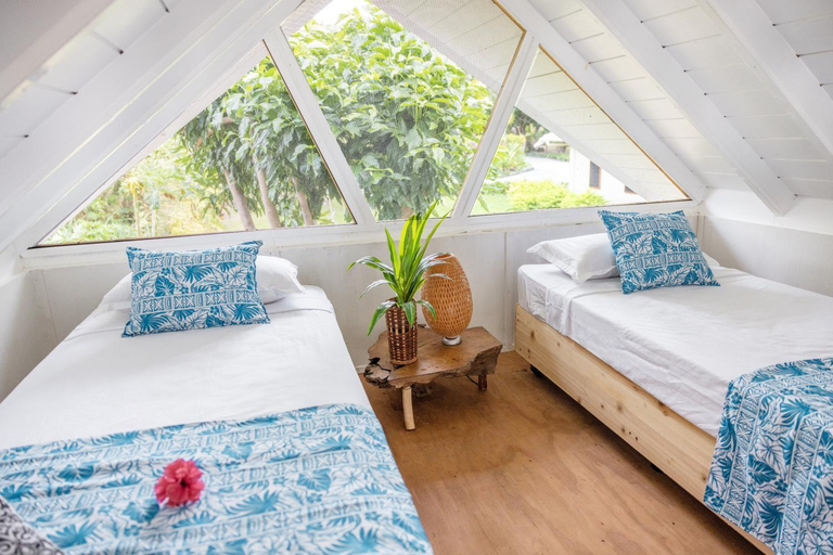 Bedroom 2, Whispering Palms - Absolute Beachfront Villas, Malorua