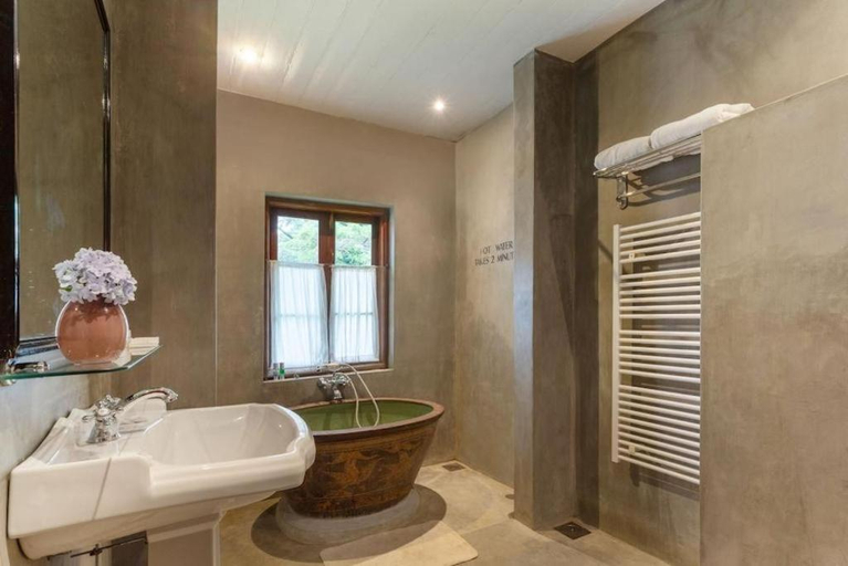 Bathroom 3, Craigbank Nuwaraeliya, Nuwara Eliya
