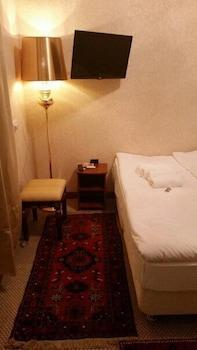 Others 2, Hotel Viven, Central