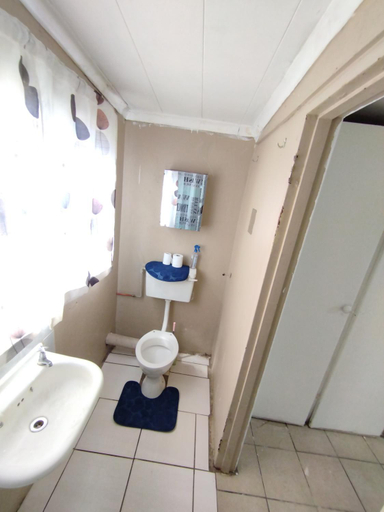 Bathroom 5, affordable room rustenburg, Bojanala