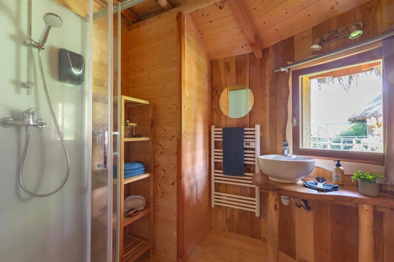 Bathroom 2, Village Flottant de Pressac, Vienne