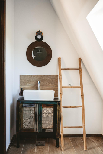 Bathroom 5, MMexperience, Barsana
