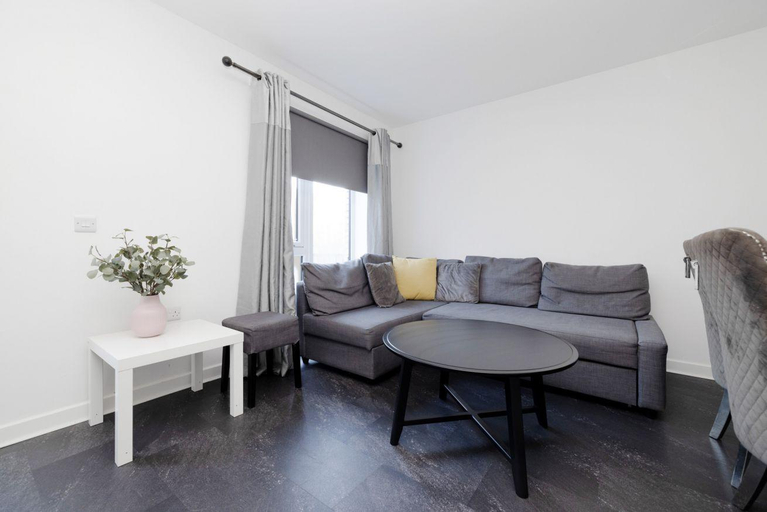Others 5, Stylish House with Garden & Parking, Glasgow