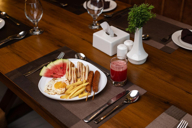 Food & Drinks 4, Accom Hotel, Mechi