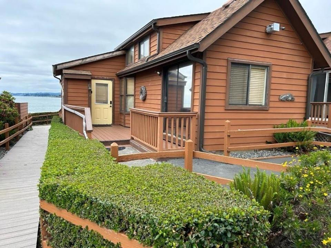 Exterior & Views, Oceanfront Cabin 3 w Jacuzzi Pet Friendly, Del Norte