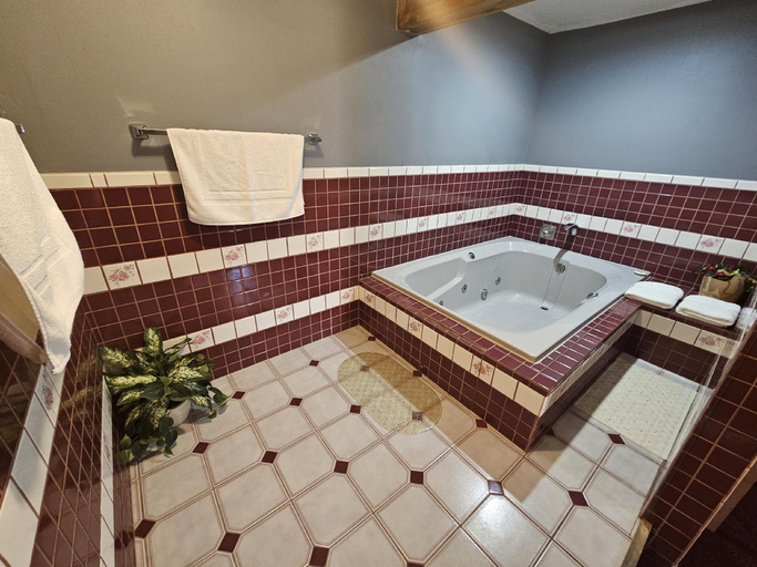 Bathroom 4, Affordable Inns, Uinta