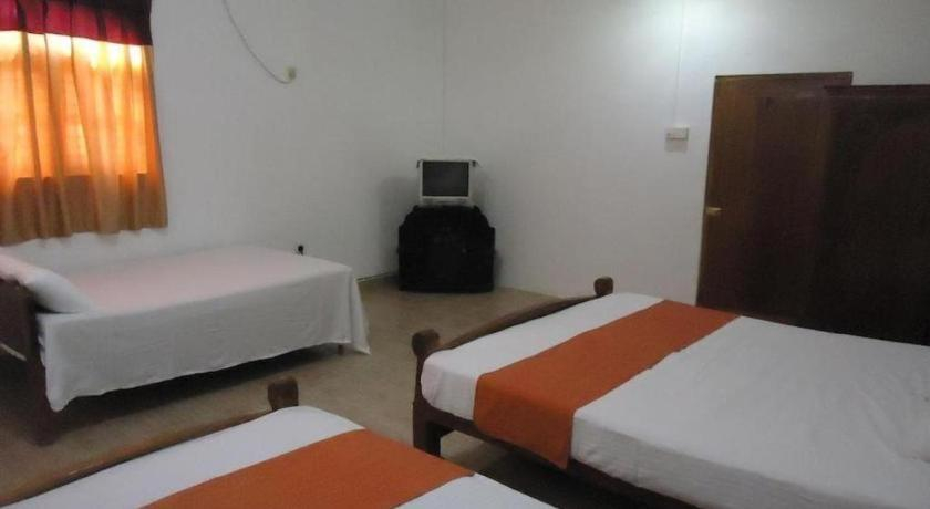 Bedroom 4, Seven Flowers Hotel, N. Palatha East